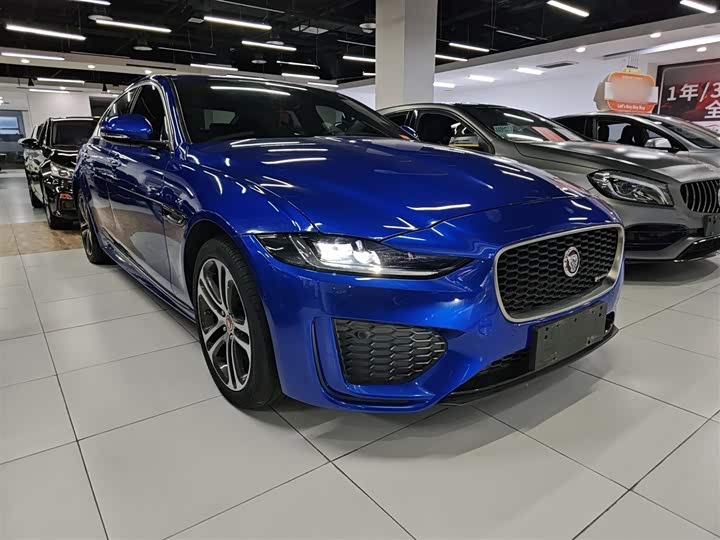 Фото 4 - Jaguar XE L