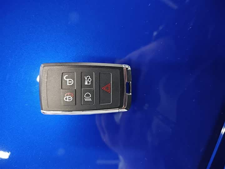 Фото 9 - Jaguar XE L