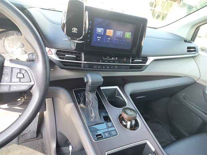 Фото 13 - Toyota Sienna