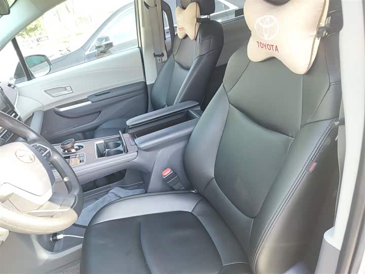 Фото 15 - Toyota Sienna