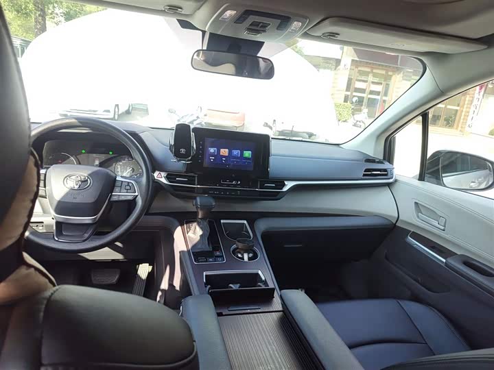 Фото 18 - Toyota Sienna