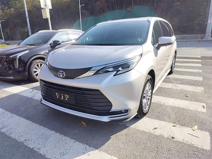 Фото 24 - Toyota Sienna