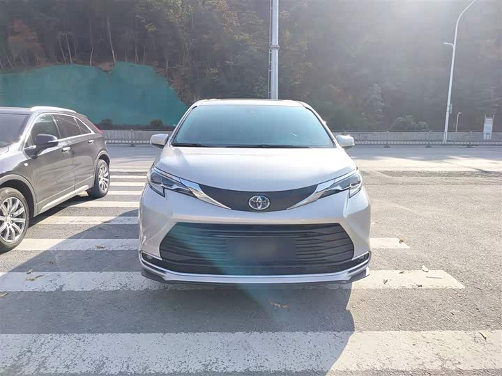 Фото 3 - Toyota Sienna