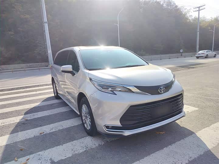 Фото 4 - Toyota Sienna