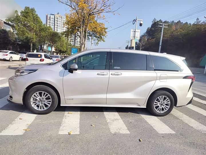 Фото 5 - Toyota Sienna