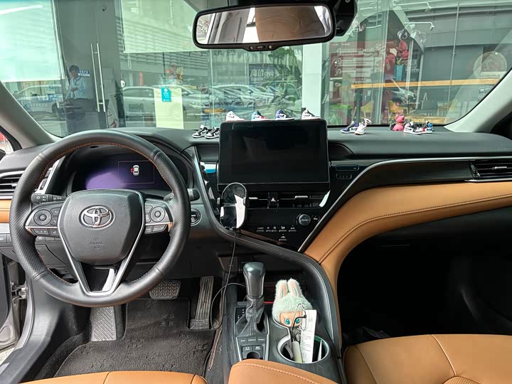 Фото 10 - Toyota Camry