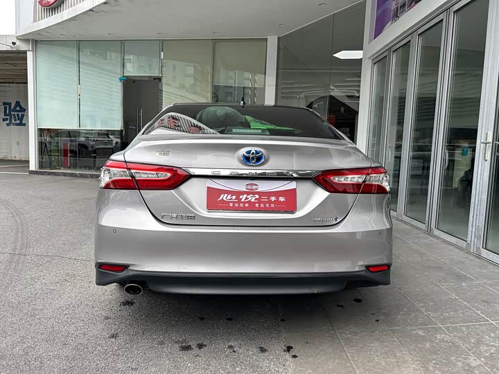 Фото 3 - Toyota Camry