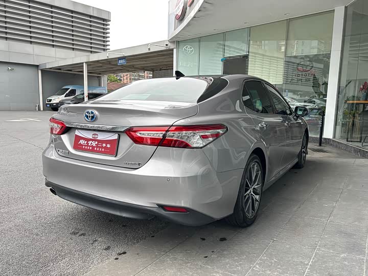 Фото 4 - Toyota Camry