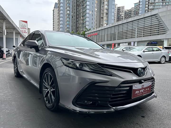 Фото 5 - Toyota Camry