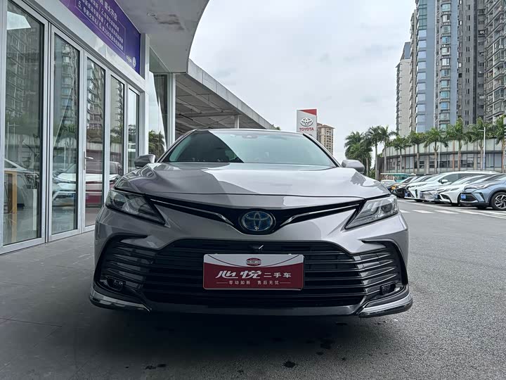Фото 6 - Toyota Camry
