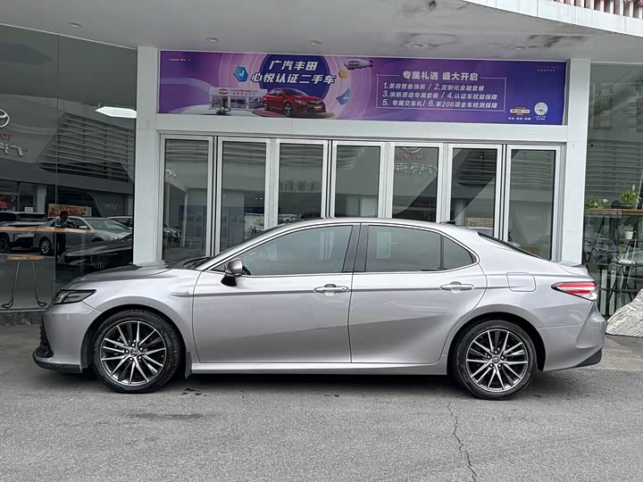 Фото 7 - Toyota Camry