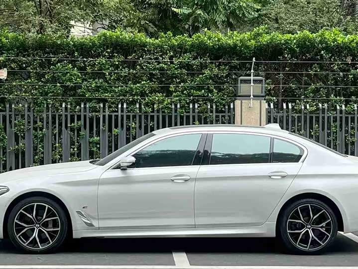 Фото 2 - BMW 5 Series