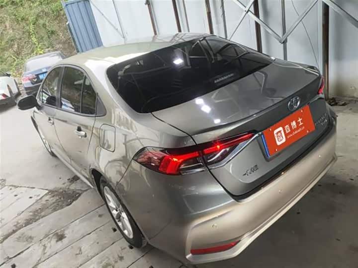 Фото 3 - Toyota Corolla