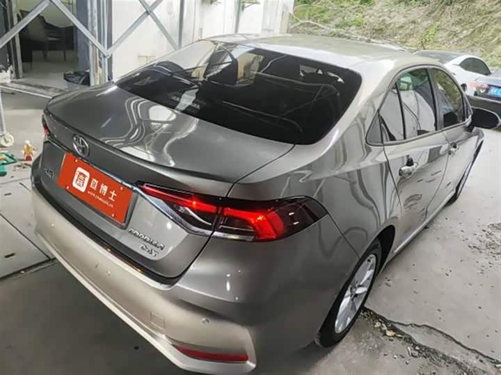 Фото 4 - Toyota Corolla