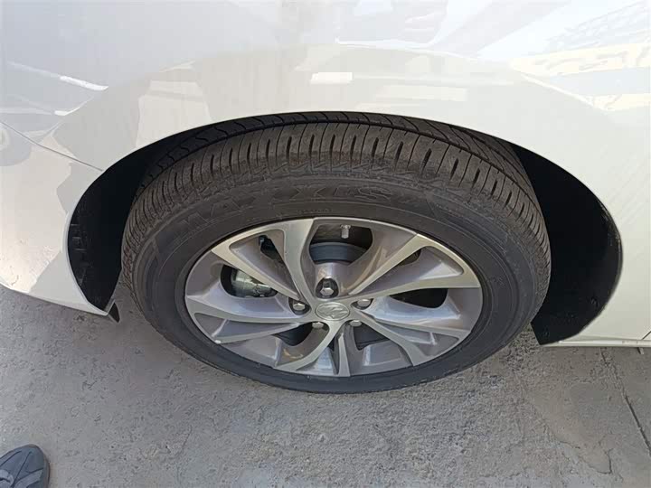 Фото 23 - Buick Verano