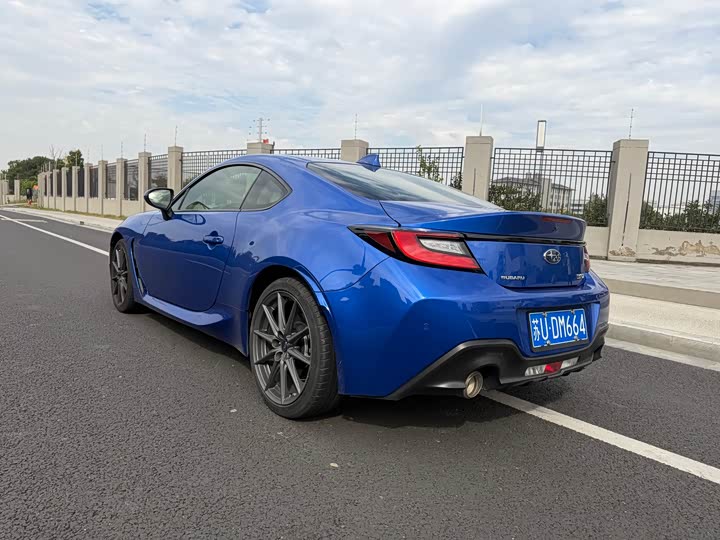 Фото 4 - Subaru BRZ