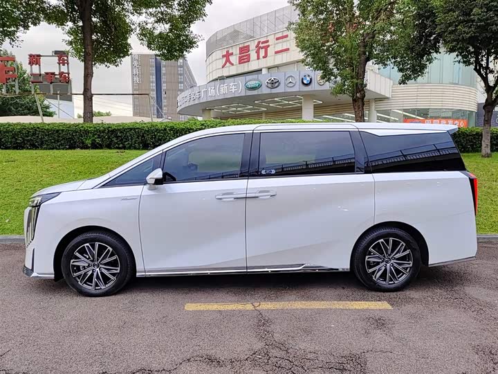Фото 3 - GAC Trumpchi M8