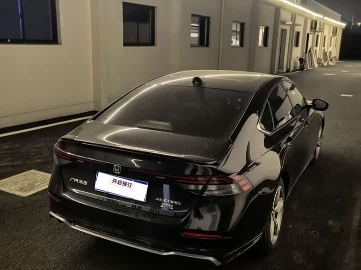 Фото 8 - Honda Accord