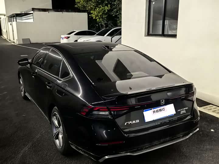 Фото 9 - Honda Accord