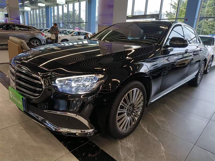 Фото 1 - Mercedes-Benz E-Class