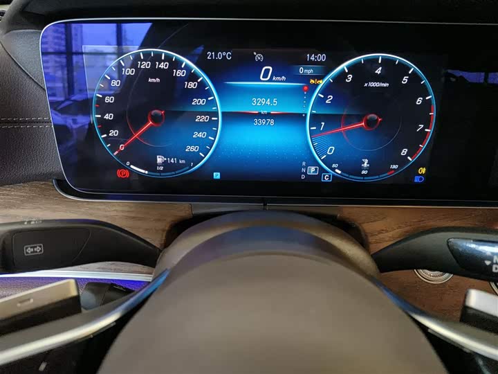 Фото 12 - Mercedes-Benz E-Class