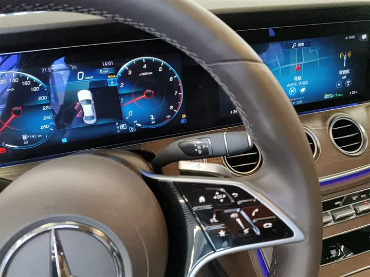 Фото 14 - Mercedes-Benz E-Class