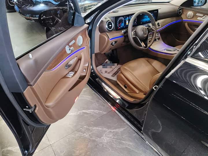 Фото 16 - Mercedes-Benz E-Class