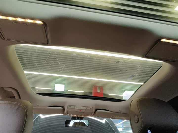 Фото 18 - Mercedes-Benz E-Class