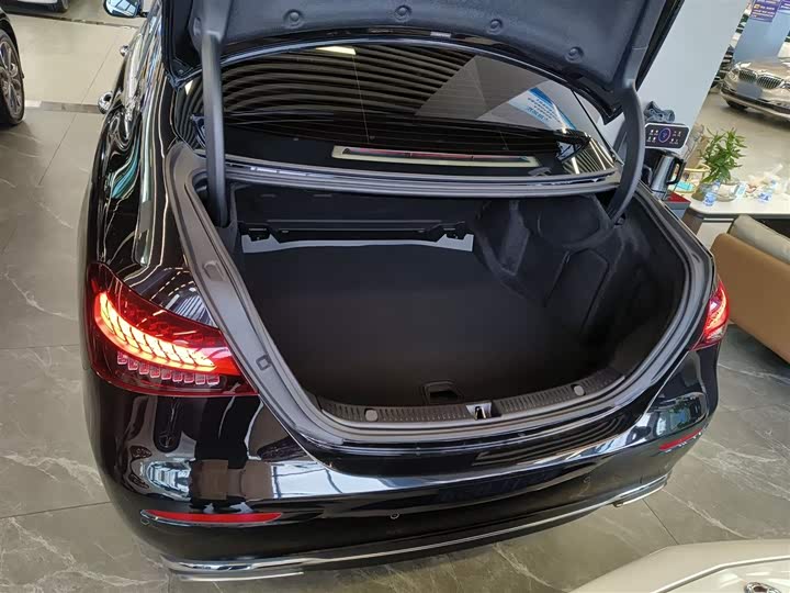 Фото 19 - Mercedes-Benz E-Class