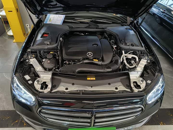 Фото 20 - Mercedes-Benz E-Class