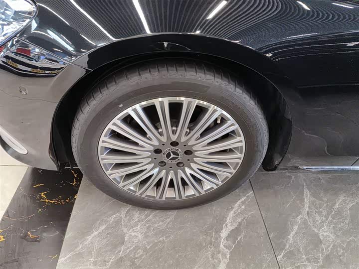 Фото 23 - Mercedes-Benz E-Class