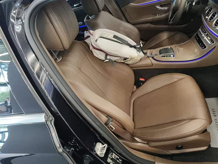 Фото 25 - Mercedes-Benz E-Class