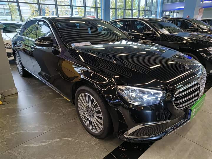 Фото 4 - Mercedes-Benz E-Class