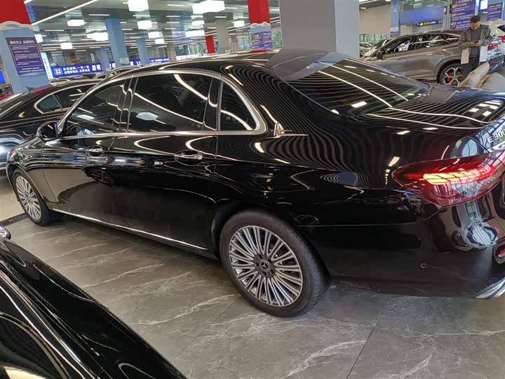 Фото 5 - Mercedes-Benz E-Class