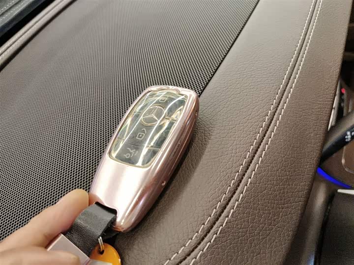 Фото 9 - Mercedes-Benz E-Class