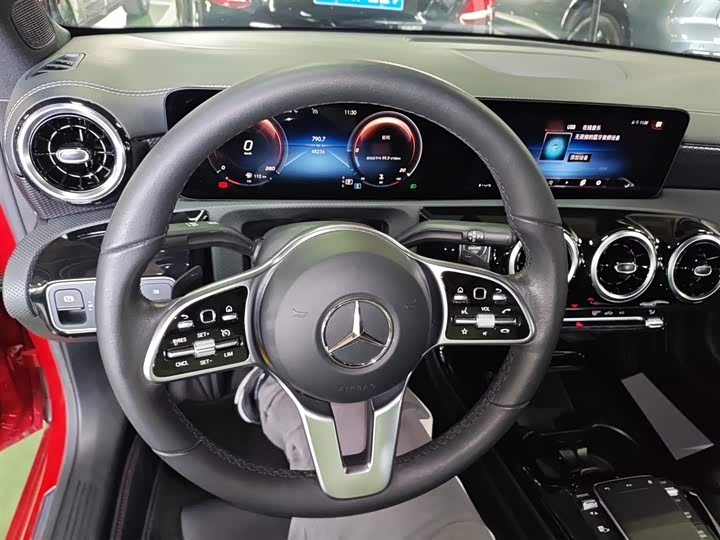 Фото 11 - Mercedes-Benz A-Class