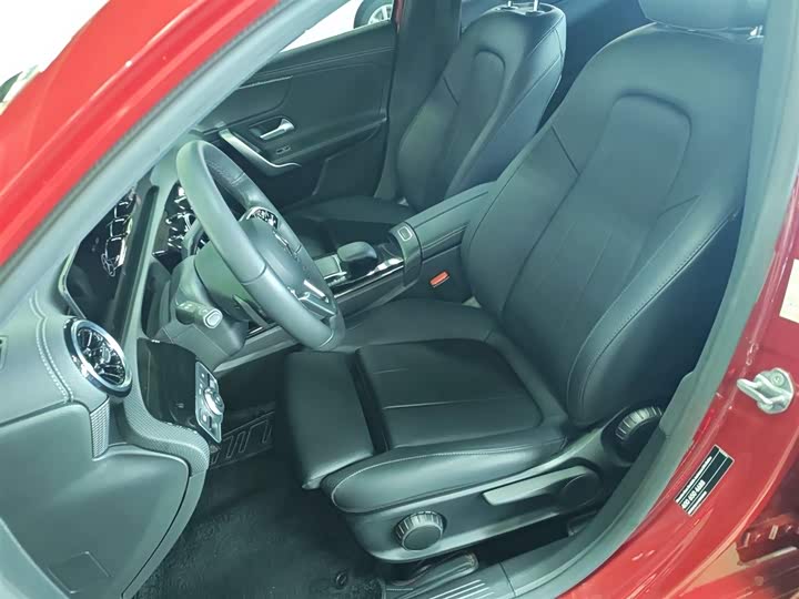 Фото 15 - Mercedes-Benz A-Class