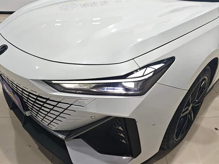 Фото 5 - Changan UNI-V