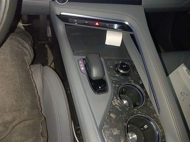 Фото 16 - Zeekr 001