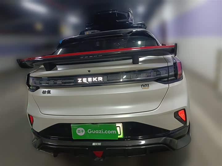 Фото 6 - Zeekr 001