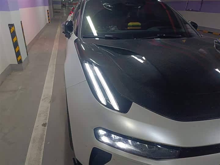 Фото 8 - Zeekr 001