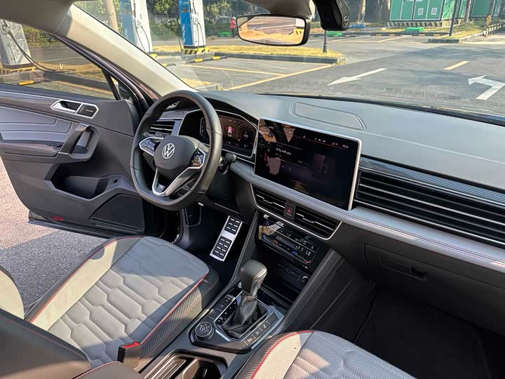 Фото 12 - Volkswagen Tiguan L Pro