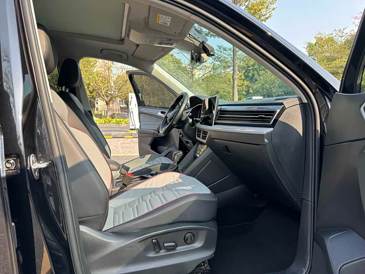 Фото 13 - Volkswagen Tiguan L Pro