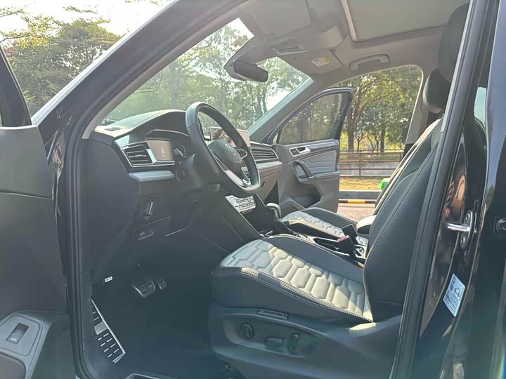 Фото 14 - Volkswagen Tiguan L Pro