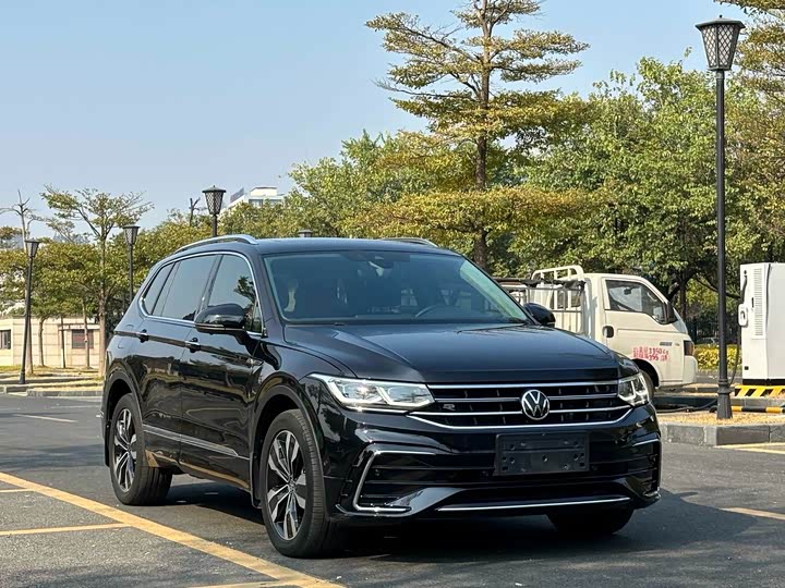 Фото 3 - Volkswagen Tiguan L Pro