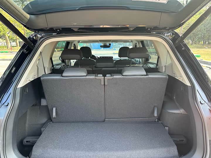 Фото 8 - Volkswagen Tiguan L Pro