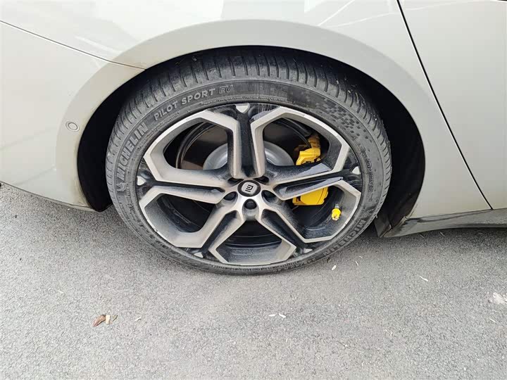 Фото 26 - Xiaomi SU7