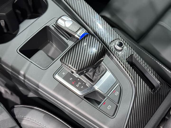 Фото 11 - Audi A4L