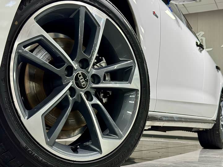 Фото 12 - Audi A4L