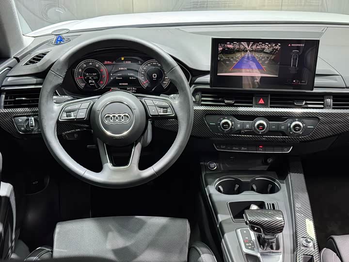 Фото 16 - Audi A4L